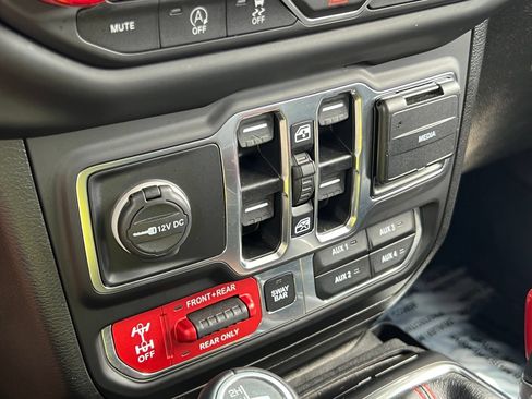 Used 2020 Jeep Wrangler Unlimited Rubicon AWD/4WD image 36