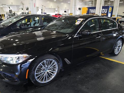 Used 2018 BMW 530i xDrive w/ Premium Package image 3
