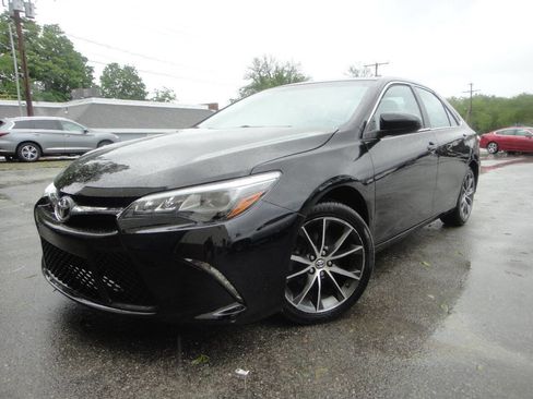 Used 2015 Toyota Camry XSE FWD image 1