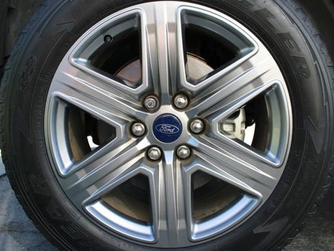 Used 2019 Ford F150 XLT w/ Equipment Group 302A Luxury AWD/4WD image 21