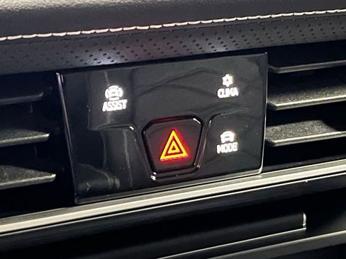 New 2026 Volkswagen Atlas Cross Sport SE image 10