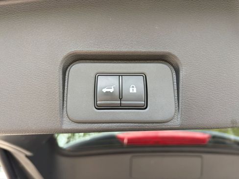 Used 2025 Nissan Rogue SV AWD/4WD image 23