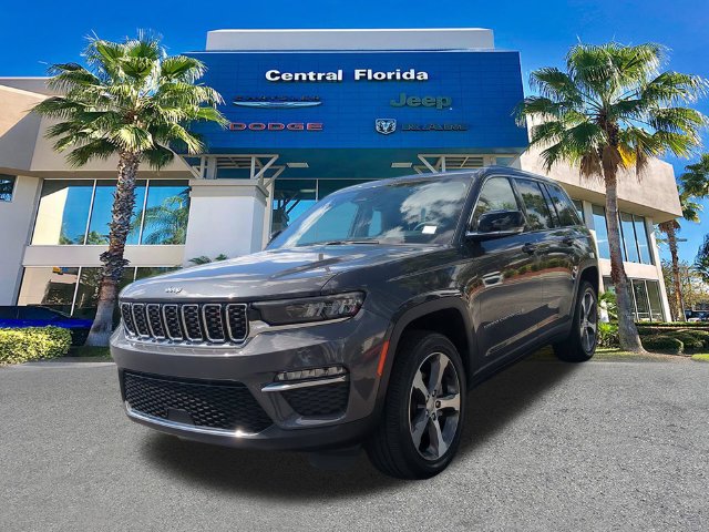 Certified 2023 Jeep Grand Cherokee Limited w/ Trailer Tow Prep Group (B) AWD/4WD image 9