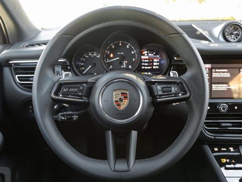 Certified 2026 Porsche Macan AWD/4WD image 13