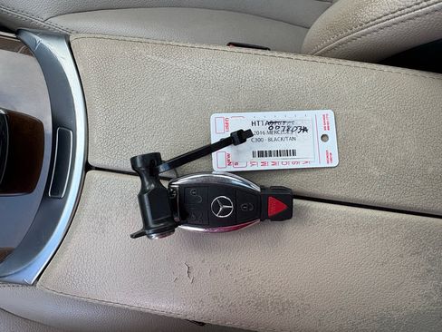 Used 2016 Mercedes-Benz C 300 Sedan image 34