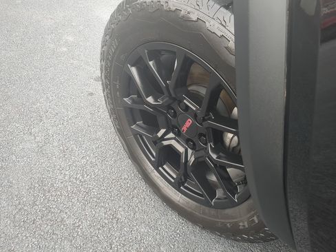 Used 2023 GMC Canyon Denali w/ Denali Black Edition image 9