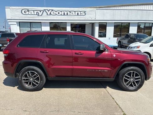 Used 2017 Jeep Grand Cherokee Trailhawk w/ Trailhawk Luxury Group AWD/4WD image 12