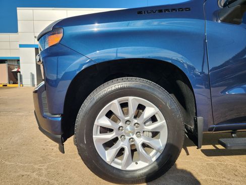 Used 2022 Chevrolet Silverado 1500 Custom w/ Safety Confidence Package RWD image 9
