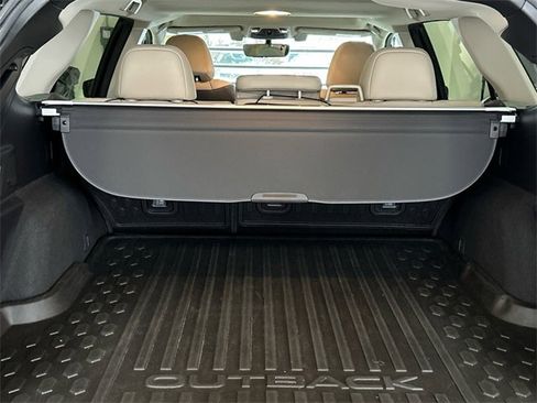 Used 2020 Subaru Outback Limited image 29