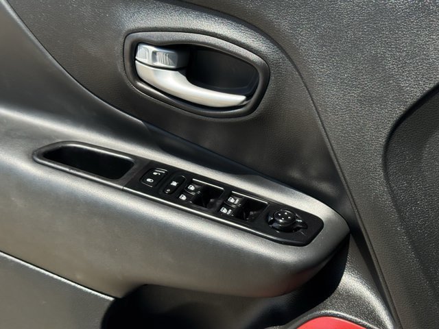Used 2023 Jeep Renegade Trailhawk AWD/4WD image 25