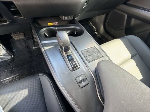 Used 2025 Lexus UX 300h FWD w/ Accessory Package (Z2) image 21