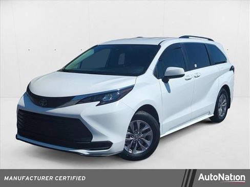 Certified 2024 Toyota Sienna LE image 1