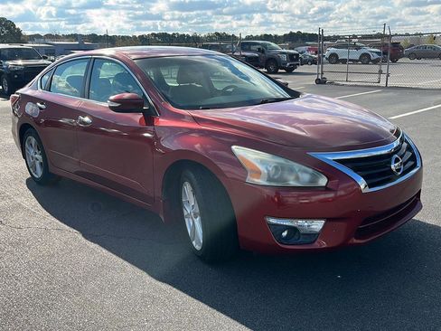Used 2015 Nissan Altima 2.5 SV w/ Convenience Package image 2
