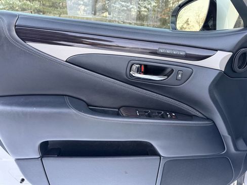 Used 2014 Lexus LS 460 AWD image 18