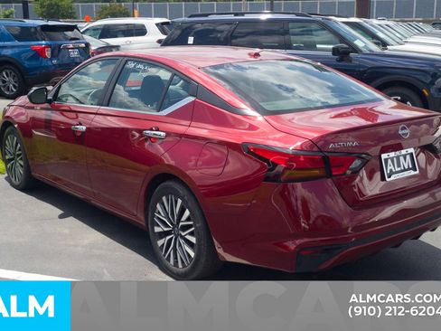 Used 2025 Nissan Altima 2.5 SV FWD image 10