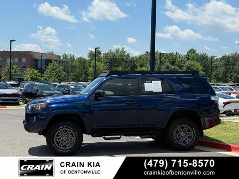 Used 2020 Toyota 4Runner Venture w/ Moonroof Package AWD/4WD image 4