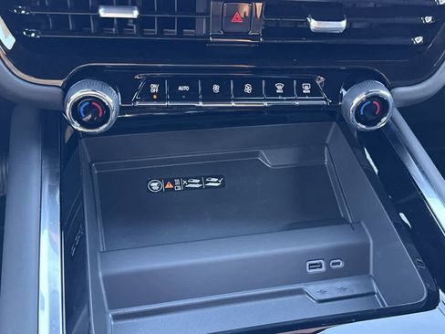 New 2026 Chevrolet Suburban Premier image 20