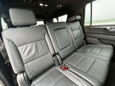 Used 2025 Chevrolet Suburban Z71 AWD/4WD image 20