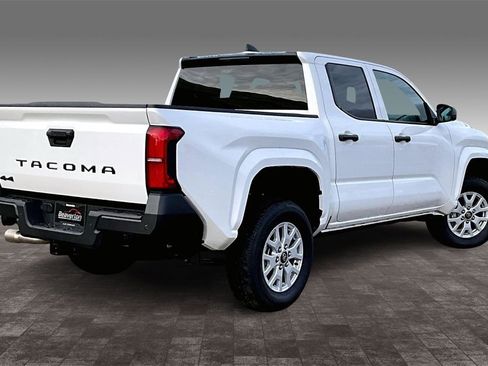 Used 2025 Toyota Tacoma SR image 14