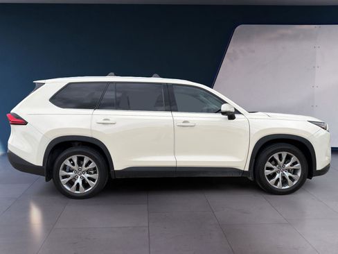 Used 2024 Toyota Grand Highlander AWD image 6