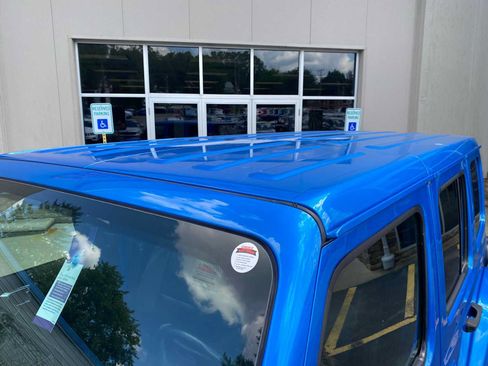 Used 2022 Jeep Wrangler Unlimited Sahara AWD/4WD image 5