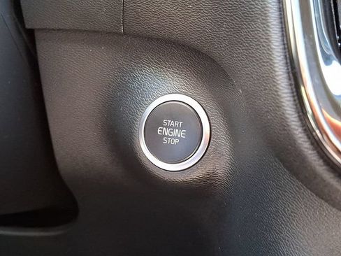 Used 2024 Volvo XC40 B5 Plus w/ Protection Package Premier AWD/4WD image 28