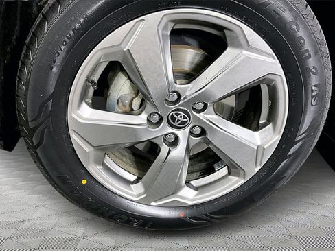 Used 2021 Toyota RAV4 XLE Premium image 33