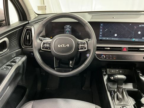 Used 2025 Kia Sorento S w/ Panoramic Sunroof Package image 5