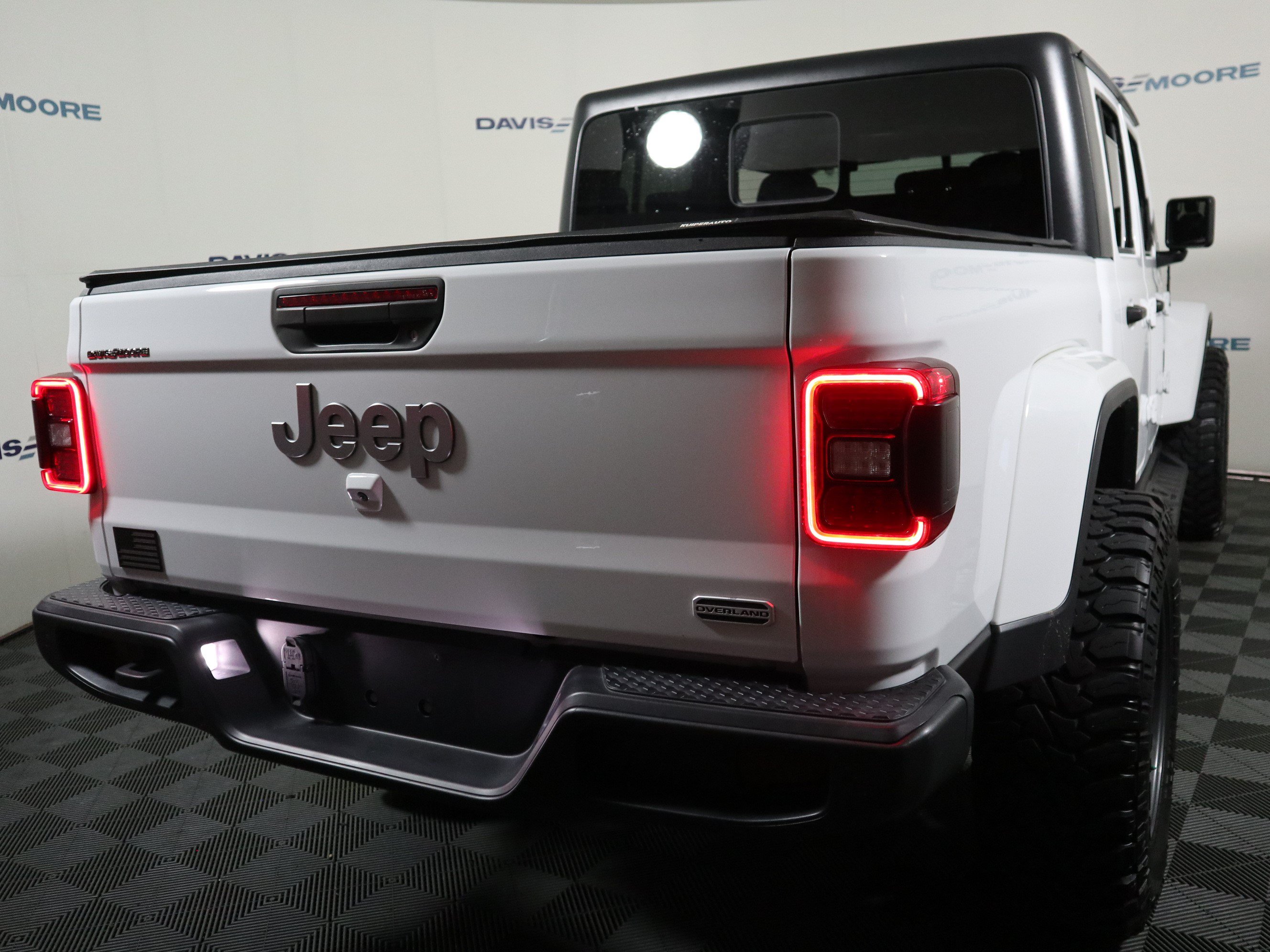 Used 2021 Jeep Gladiator Overland AWD/4WD image 6