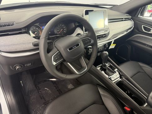 Used 2026 Jeep Compass Latitude AWD/4WD image 15