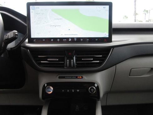 Certified 2025 Ford Escape SE FWD image 19