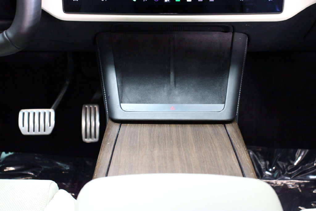 Used 2023 Tesla Model X AWD/4WD image 18