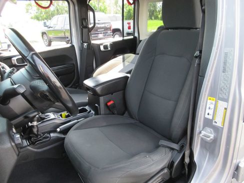 Used 2018 Jeep Wrangler Unlimited Sport S AWD/4WD image 16
