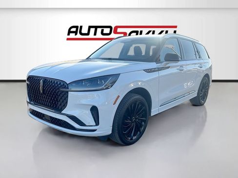 Used 2025 Lincoln Aviator Reserve w/ Jet Appearance Package AWD/4WD image 3