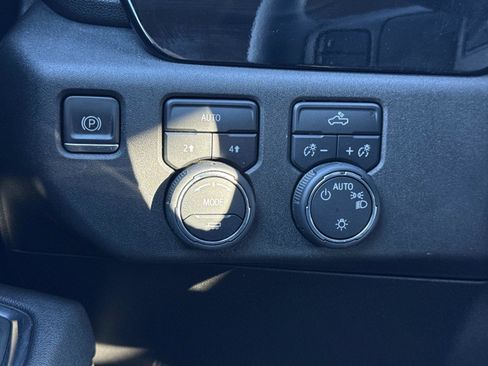 Used 2023 Chevrolet Silverado 1500 LT image 11