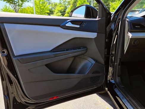 Certified 2023 Volkswagen Taos SE w/ Panoramic Sunroof Package FWD image 21