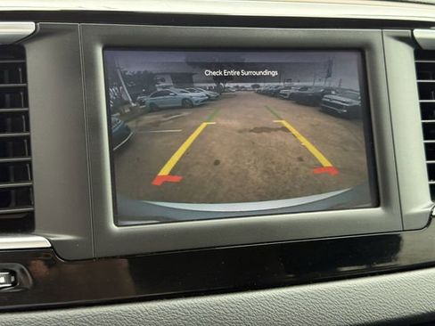 Used 2023 Chrysler Voyager LX FWD image 18