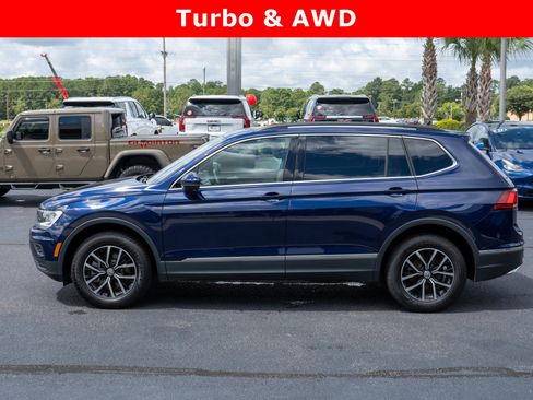 Used 2021 Volkswagen Tiguan SE w/ Panoramic Sunroof Package image 6