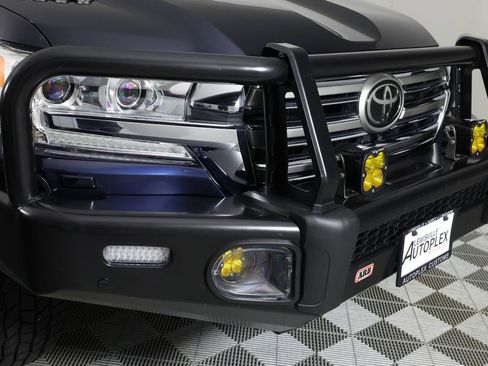 Used 2018 Toyota Land Cruiser AWD/4WD image 50
