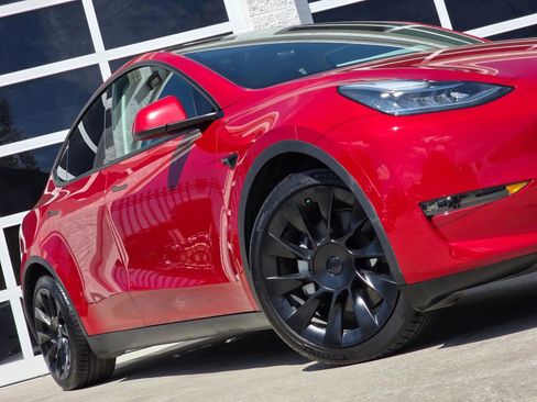 Used 2021 Tesla Model Y Long Range image 14
