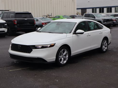 Used 2023 Honda Accord LX image 5