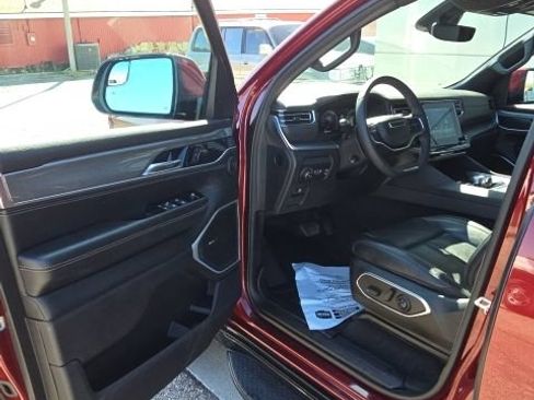 Used 2022 Jeep Wagoneer Series II AWD/4WD image 9