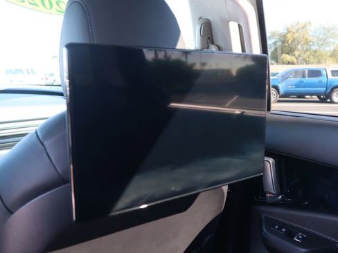 Used 2025 Kia Carnival SX Prestige image 33