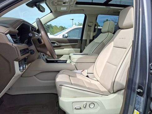 Used 2022 GMC Yukon Denali w/ Denali Ultimate Package AWD/4WD image 10