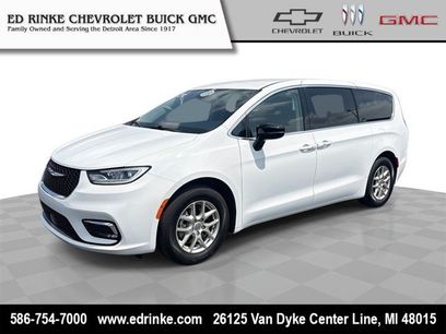 Used 2024 Chrysler Pacifica Touring-L