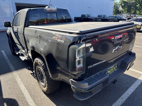 Used 2017 Chevrolet Colorado Z71 w/ Z71 Midnight Edition AWD/4WD image 4
