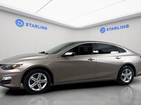 Used 2022 Chevrolet Malibu LT image 2