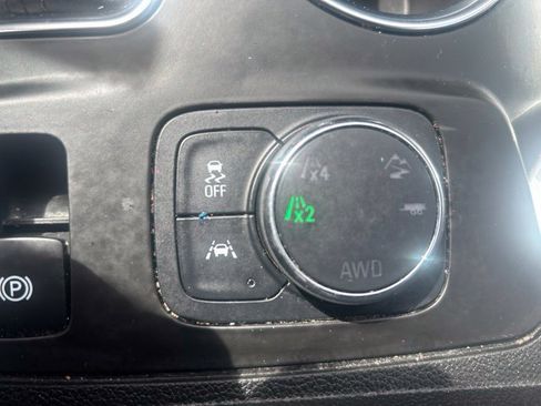 Used 2021 Chevrolet Traverse RS AWD/4WD image 29