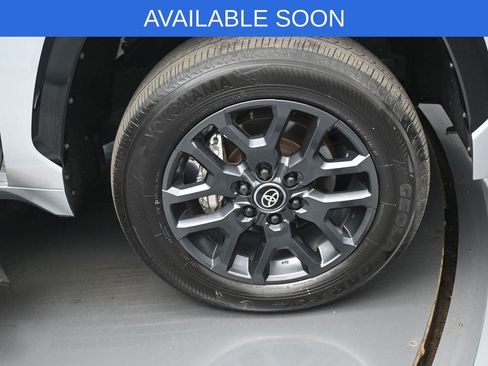 Used 2025 Toyota Tundra Platinum image 39