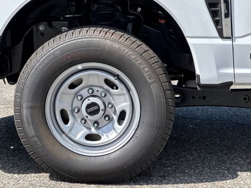 New 2026 Ford F250 XL w/ XL Chrome Package AWD/4WD image 23